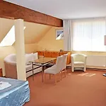 Kleine Auf Moenchgut * Lobbe