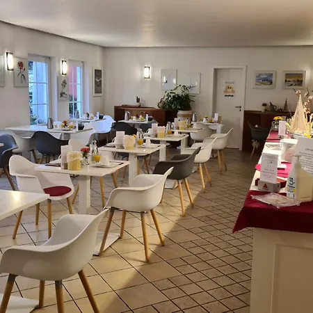 Kleine Auf Moenchgut Otel *