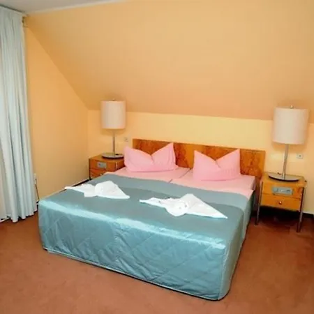 Hotel Kleine Auf Moenchgut Lobbe