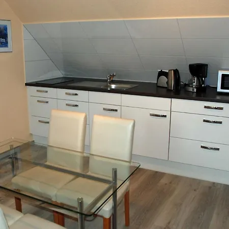 Kleine Auf Moenchgut Otel Lobbe