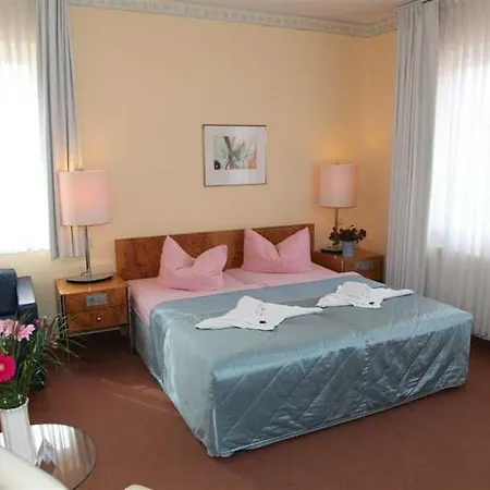 Kleine Auf Moenchgut Otel *