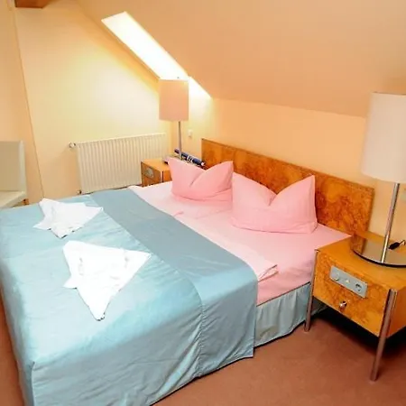 Kleine Auf Moenchgut * Lobbe