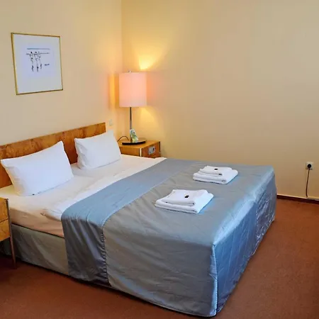 Kleine Auf Moenchgut * Lobbe