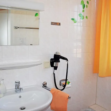 Kleine Auf Moenchgut Otel