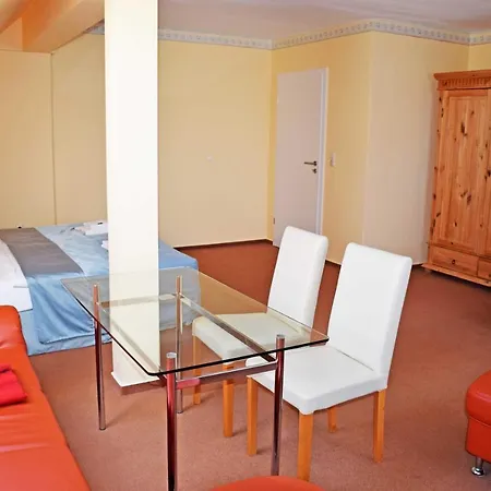 Otel Kleine Auf Moenchgut Lobbe