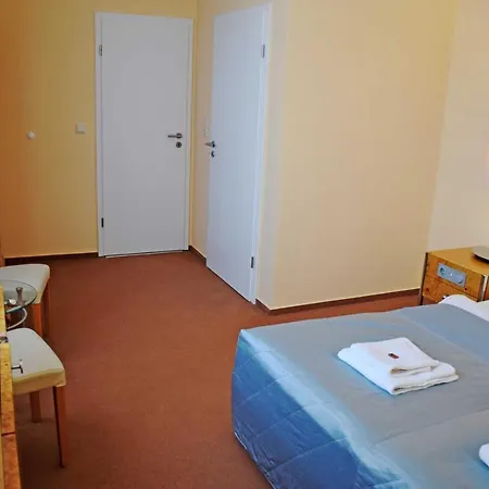 Kleine Auf Moenchgut * Lobbe