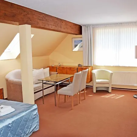 Kleine Auf Moenchgut * Lobbe